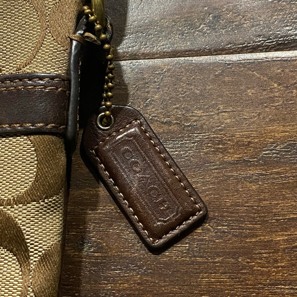 *SOLD* Coach crossbody purse - Picture 5 of 12